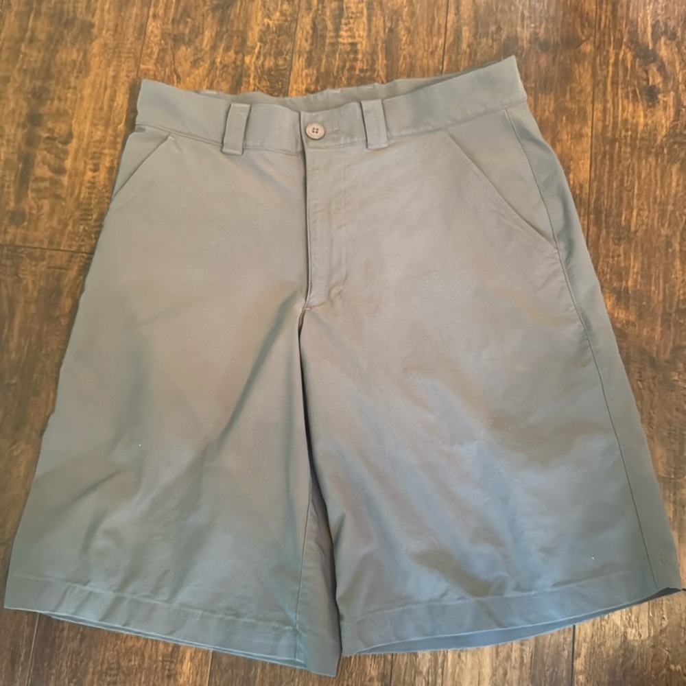 Men’s gray Under Armour shorts size 30